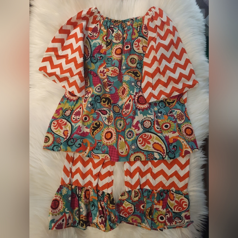 2 Piece Ruffle Boutique Set Girl's Size 5 Paisley & Chevron print